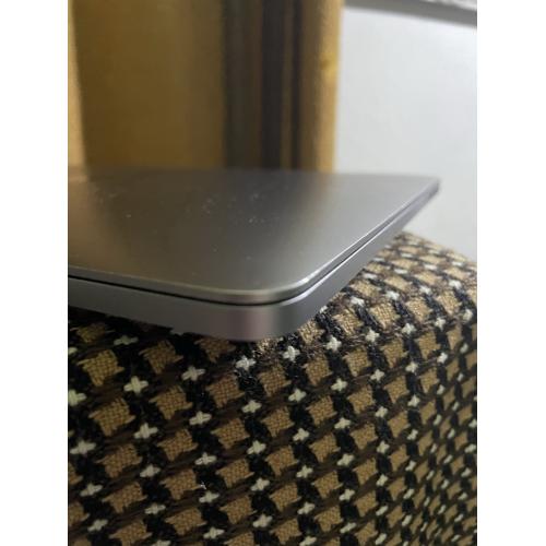 Apple MacBook Pro 13" A1989 2018 i5-8259U 16GB RAM 256GB Touch Bar